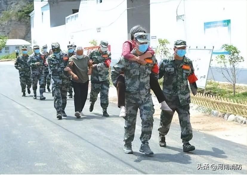 河南突发山体滑塌事件，铁路线路遭埋纪实