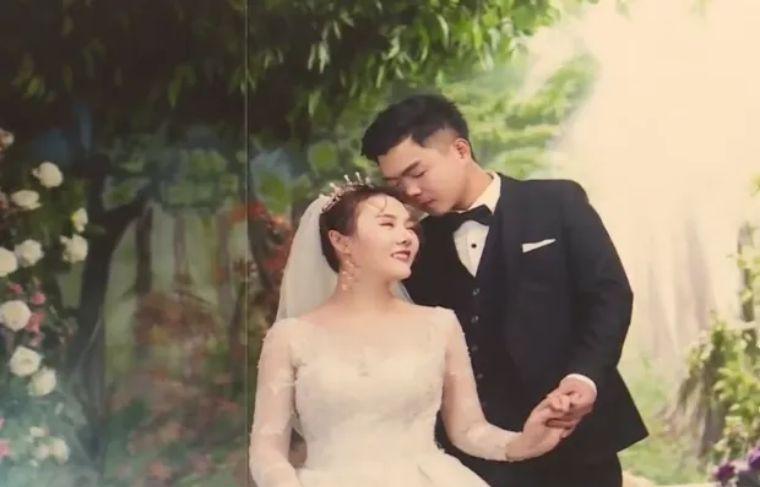 男子网上揭露妻子与他人结婚背后的真相与婚姻反思