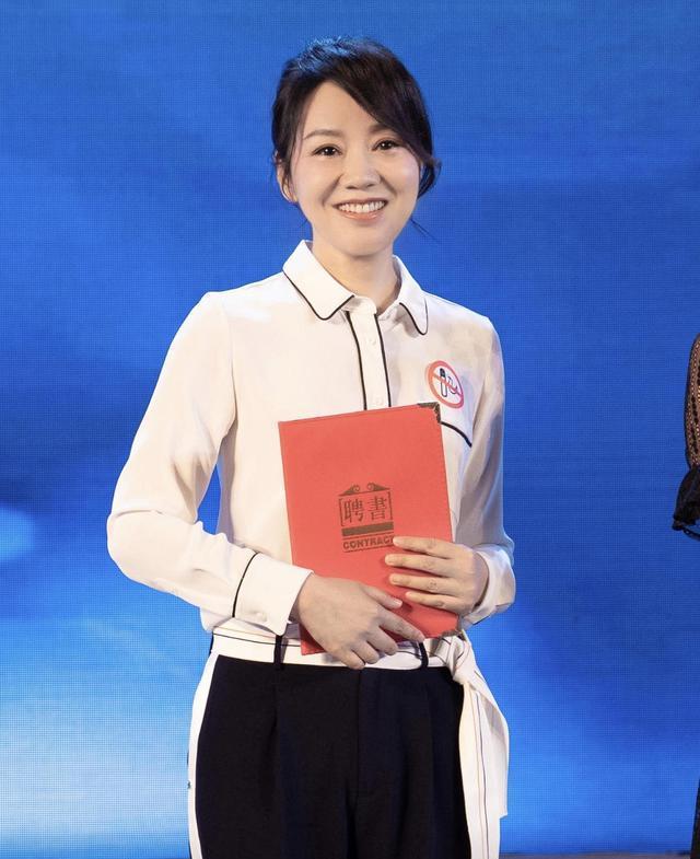 闫妮状态如18岁女大学生