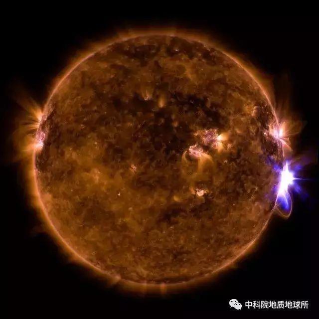 太阳耀斑爆发，揭开宇宙壮丽景象的神秘面纱